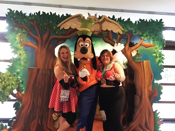 Sam and Becca with Goofy at Disneyland Paris